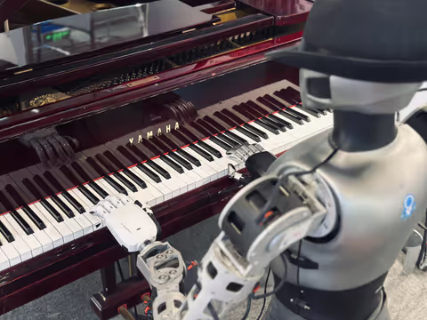 Shenzhen Tech Day: Robotics, Huaqiangbei Market & Skyline Dinner
