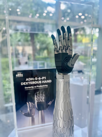 Shenzhen Tech Day: Robotics, Huaqiangbei Market & Skyline Dinner