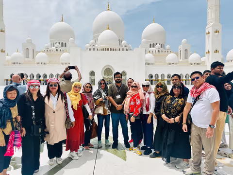 Abu Dhabi Private Tour from Dubai: Grand Mosque, Palace & City Highlights