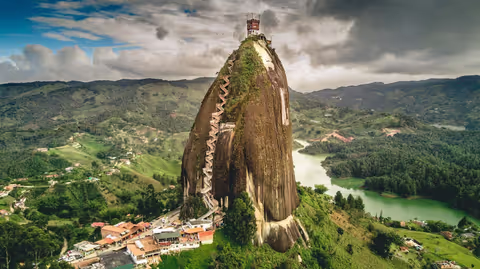 Medellin : Guatape Private Tour - Live a Day between Colors and Landscapes (by Minivan)