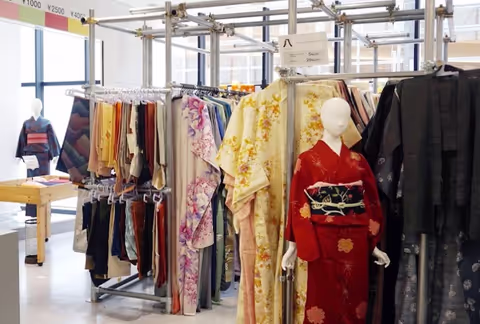 Visiting KIMONO Discount shop to get nice one suits you !