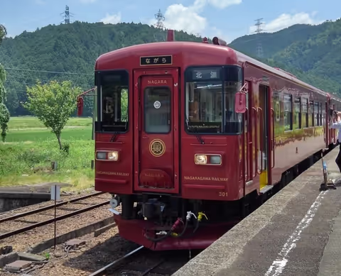 Local classic train-ride and silk-screen printing in Gujo