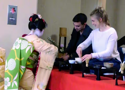 Let's enjoy early morning Kyoto and maiko experience