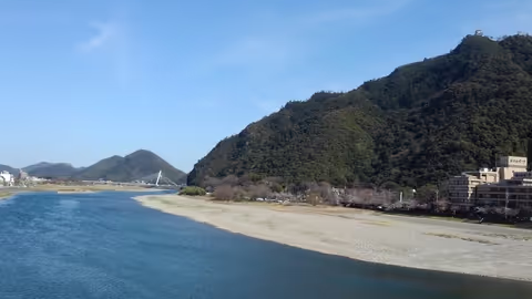 Enjoy local river boat and big Golden Buddha in Gifu