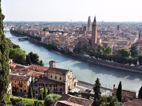 Highlights walking tour of Verona