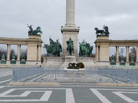 Full-day Budapest historic and cultural tour
