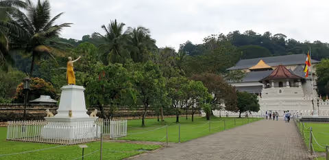 Explore Temple of the Tooth Relic, Pinnawala & Ambuluwawa
