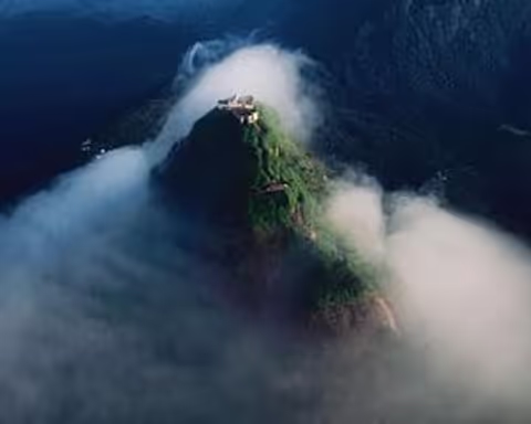 Transfer from Kandy to Adams Peak 