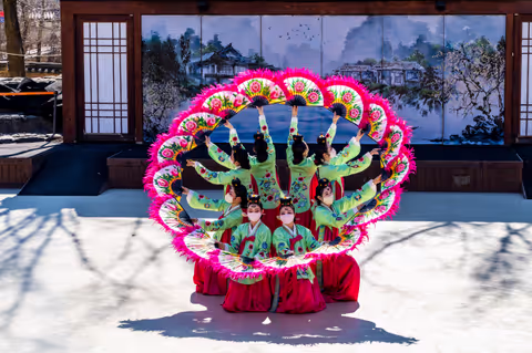 Private Day Trip from Seoul: Korean Folk Village, Hwaseong Fortress & Suwon Starfield Library
