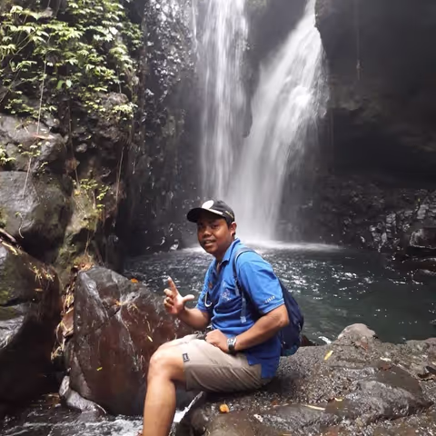 Chasing Waterfall with Ketut EL