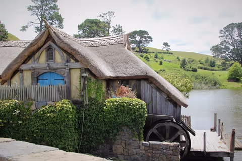 A Visit To Hobbiton & Lord Of The Rings Movie Set. 