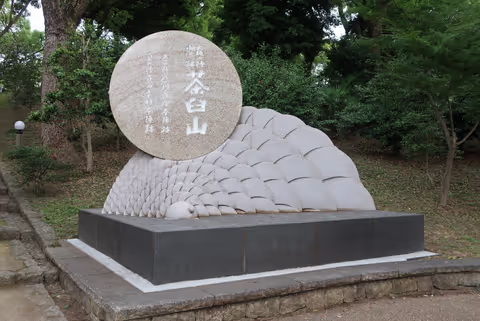 The Visit to the Memorial Spots in Summer War of Osaka