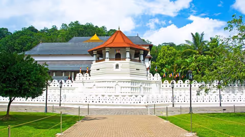 Day tour to Kandy from Colombo by car