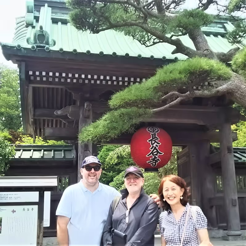 Tokyo Private Tour - Brothers and sister?? at Hasedera temple, Kamakura