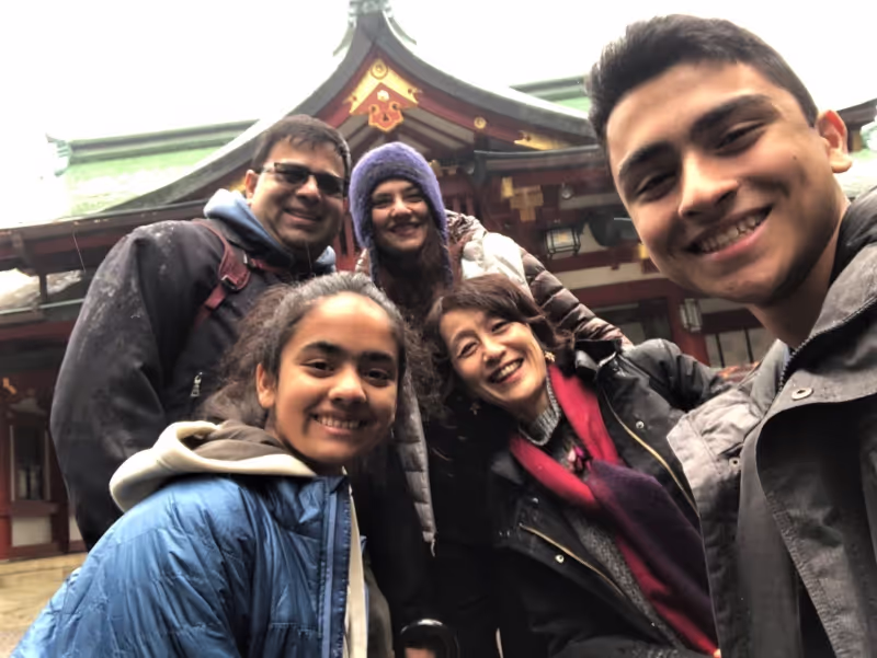 Tokyo Private Tour - Singing in the rain at the shrine♪