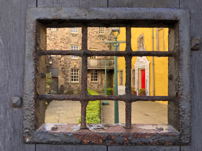 Edinburgh Private Tour - Hidden gem in the Canongate, Royal Mile, Edinburgh