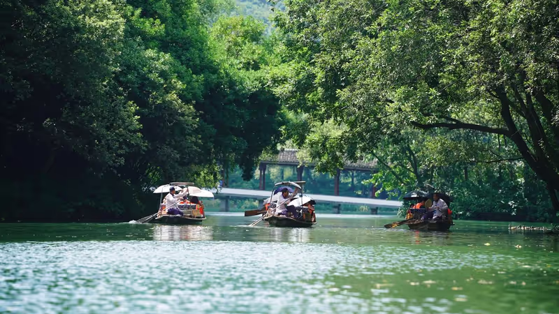 Hangzhou Private Tour - Boat cruise on West Lake