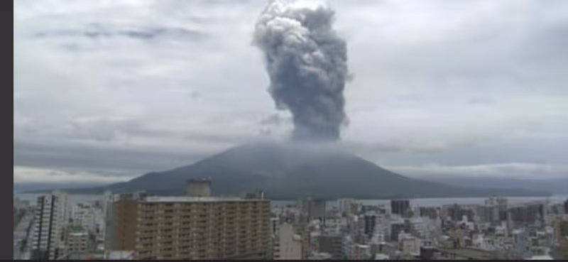 Kagoshima Private Tour - An eruption