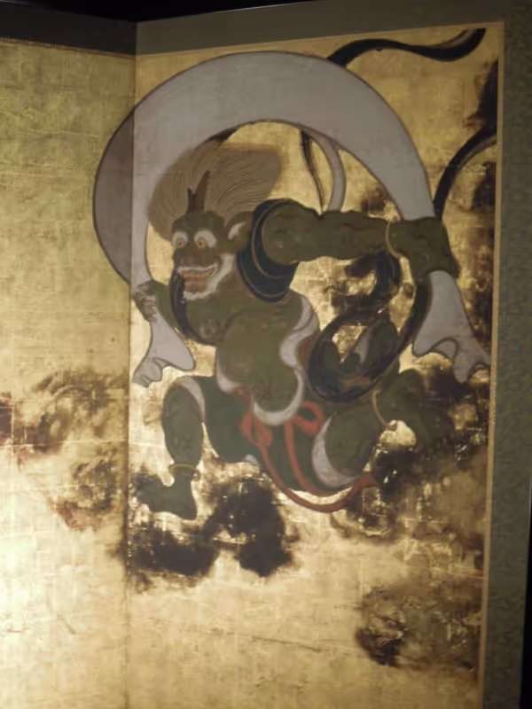 Kyoto Private Tour - Wind God of Fujin-Raijin zu Byobu ( folding screen ) painted by Tawaraya Sotatsu, housed by  Ken-ninji Temple near Gion
( a reproduction photographed by a Canon camera equipped with the cutting-edge technology ) 