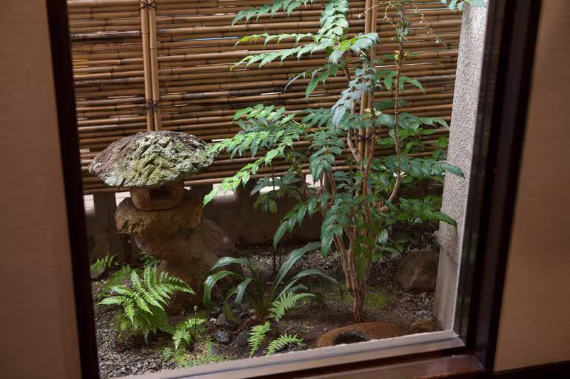 Kyoto Private Tour - Tsubo-niwa Garden    One tsubo means a two tatami-mat size.   This type of gardens were designed  to appreciate the outer atmosphere from inside, making  good use of limited premises.  
