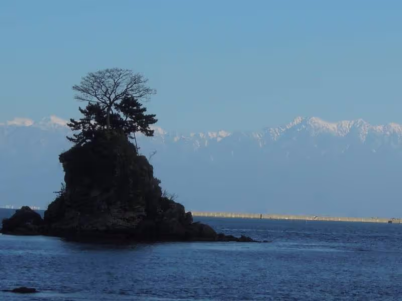 Kyoto Private Tour - A view of snow-capped Tateyama Mountain Range from Ame-harashi Seashore, Toyama Prefecture