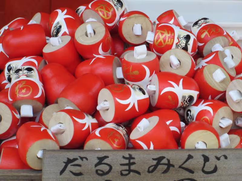 Shimane Private Tour - Why don't you try a  daruma doll fortune strip at Hanimisaki Shrine?