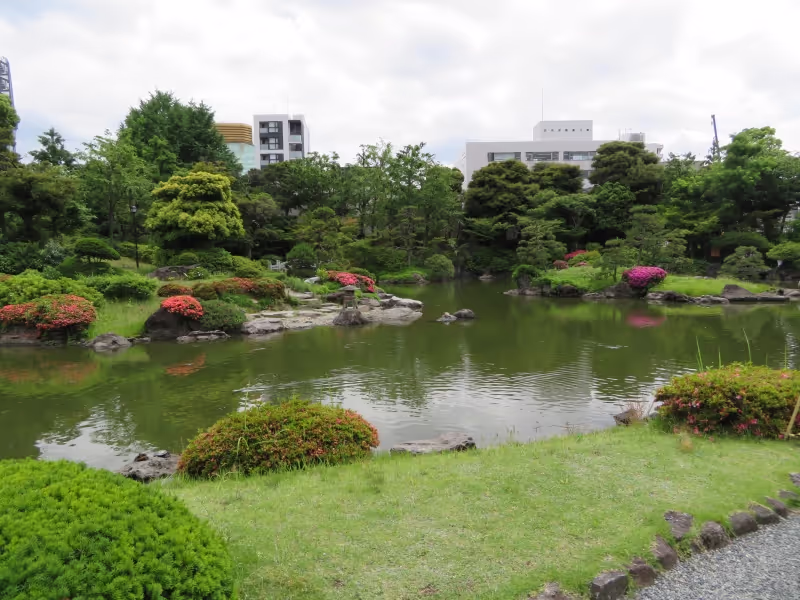 Chiba Private Tour - The former Yasuda Garden in Ryogoku was the lower residence of a feudal lord. It has been a public park since 1927.