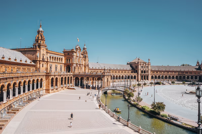 Andalucia Private Tour - Plaza de España. An incredible public square of Sevilla built in 1920s