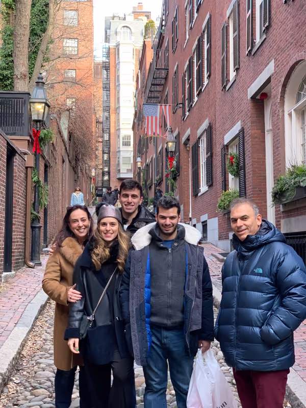 Boston Private Tour - Acorn Street, Beacon Hill with family