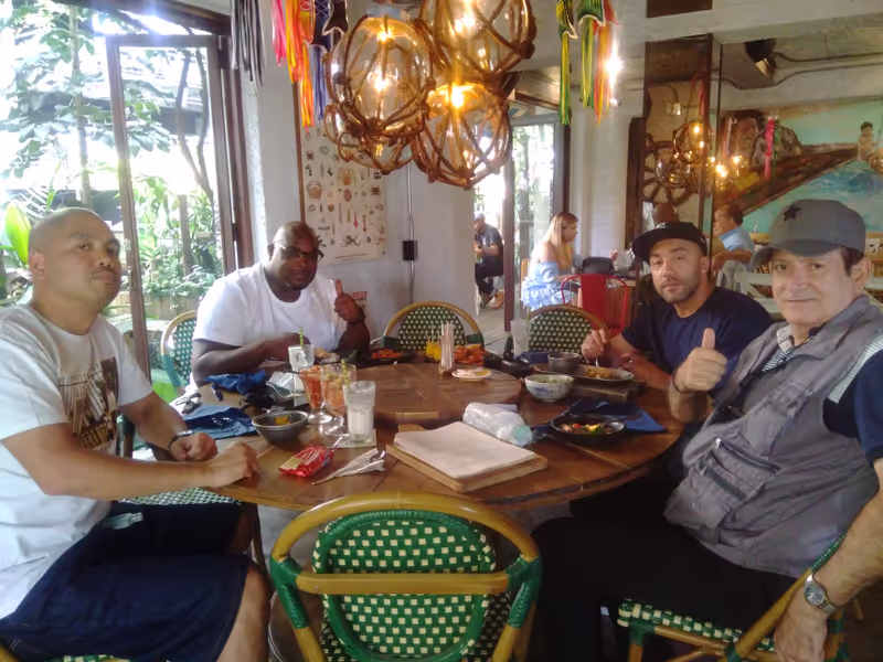 Medellin Private Tour - Friends from Seattle enjoy seafood