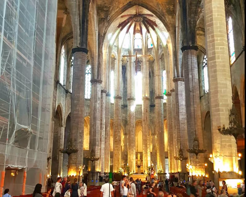 Barcelona Private Tour - Santa María del Mar (Cathedral of the Sea) in the Quarter of the Born