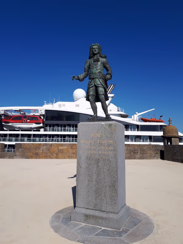 Bretagne Private Tour - Statue of the corsair Duguey Trouin