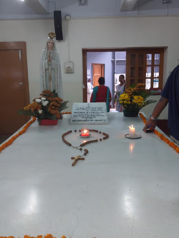 Kolkata Private Tour - Holy Tomb of Mother Teresa   