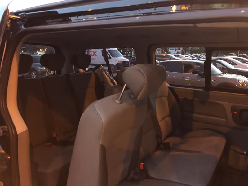 London Private Tour - Standard MiniBus (8 Pax, 6 Check In, 6 Cabin Luggage)