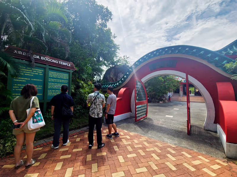 Singapore Private Tour - Temple on Kusu Island