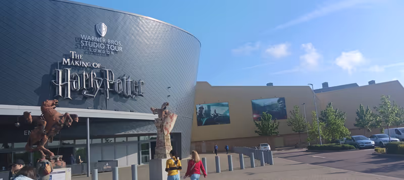 London Private Tour - Round trip Transfer Harry Potter Studio - London
