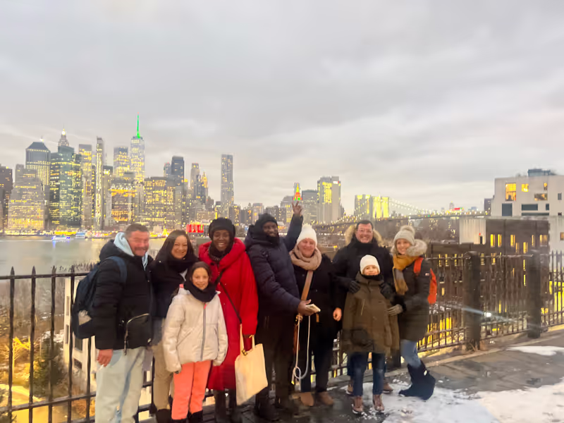 New York Private Tour - Our tour guide with visitors enjoying the NYC skyline 