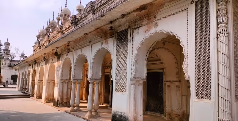 Hyderabad Private Tour - Piagah Tombs 