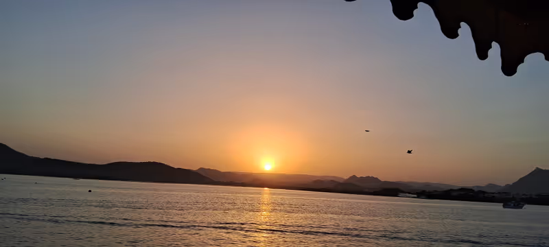 Udaipur Private Tour - Sun set from Lake