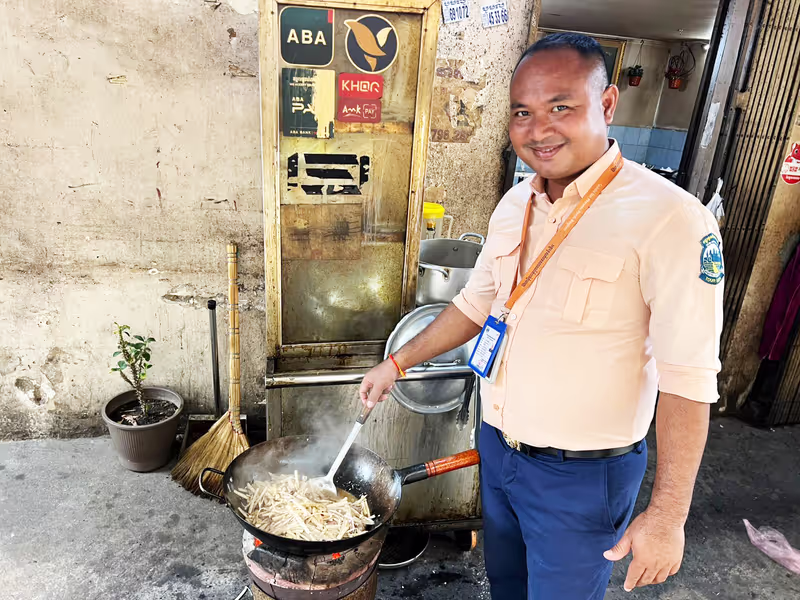 Siem Reap Private Tour - Guiding through the hidden alleyways of Phnom Penh – sharing local life and flavors by cooking fresh street food together for an authentic Cambodian experience.
