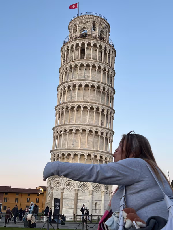 Singapore Private Tour - Ever kissed the famous tower? I did!