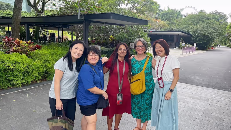 Singapore Private Tour - Happy Mui with Happy Guests