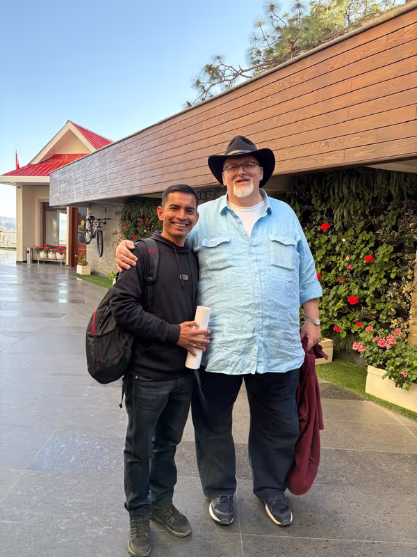 Himachal Pradesh Private Tour - When your guest makes you look a little shorter!