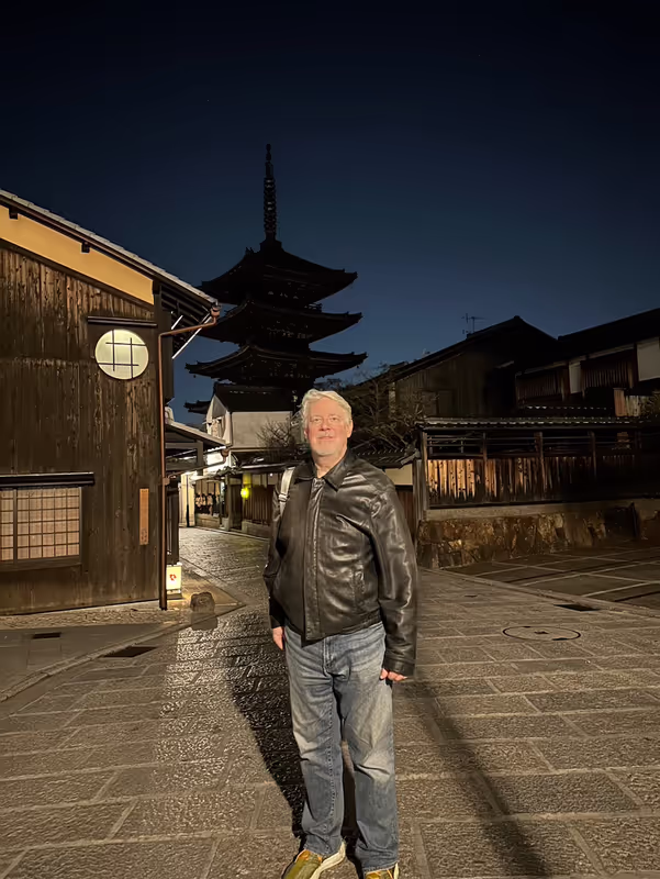 Hyogo Private Tour - To-ji Temple at night, Kyoto, uncrowded. 