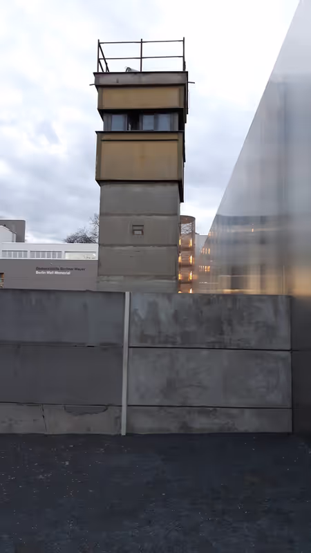 Berlin Private Tour - Wachturm