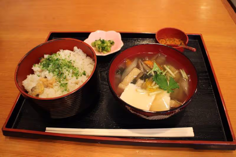 Tokyo Private Tour - Fukagawa meshi (flavored Rice with clams) is a popular local Food in this area.
It is served in 25 restaurants and shops in Fukagawa.