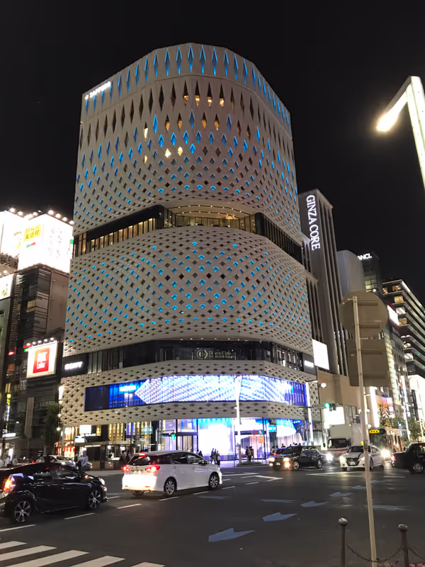 Tokyo Private Tour - Ginza is a fabulous commercial area, which you could call "5th ave. of Tokyo". You will enjoy classical and luxurious atmosphere of Japan's top shopping districs.