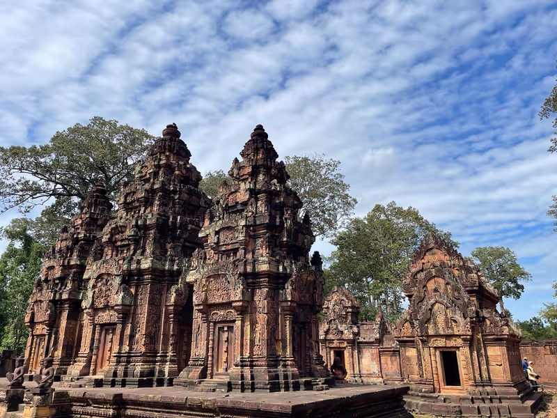 Siem Reap Private Tour - Beautiful main tower of Banteay Srei temple