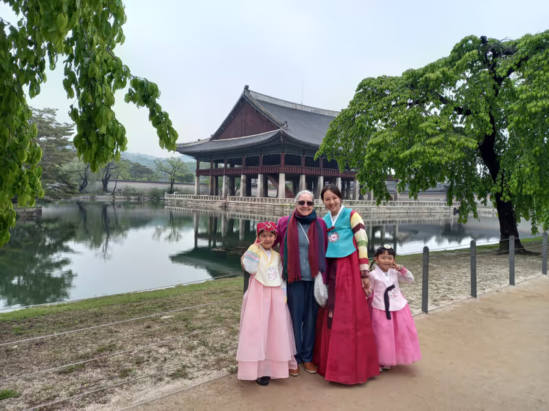 Seoul Private Tour - Gyeongbokgung-Gyeonghoeru