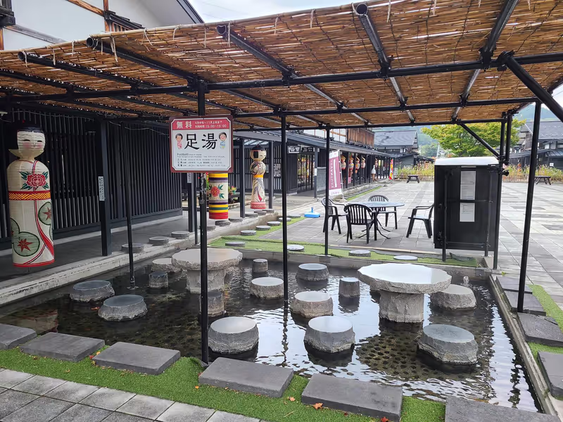 Aomori Private Tour - Inside of the Traditional Crafts Hall “Tsugaru Densho Kogei-Kan” - a free foot bath!